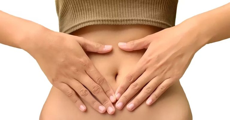 Manos encima de una barriga